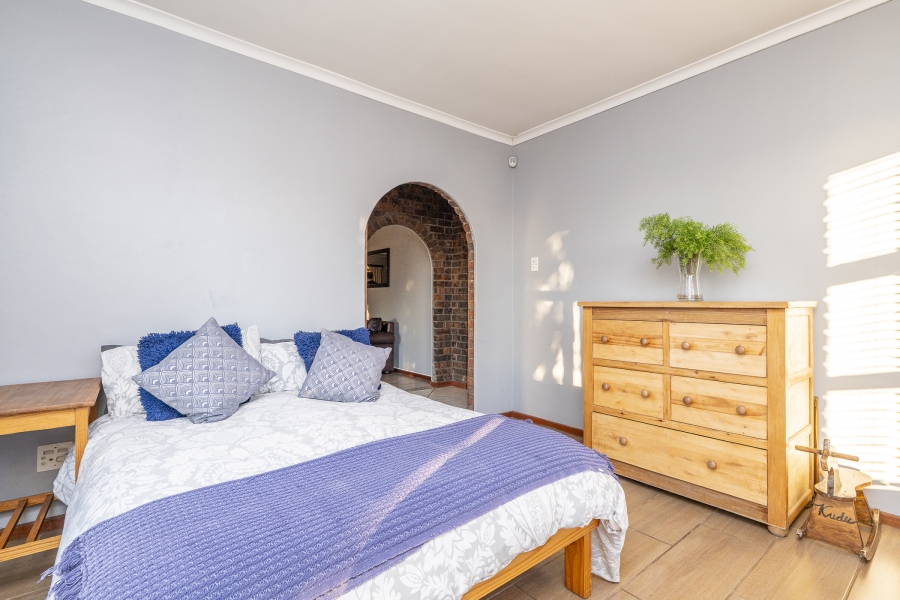 5 Bedroom Property for Sale in Protea Heights Western Cape